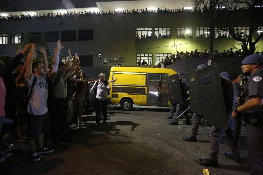 Manifestação na PUC na segunda, dia 21 de março. Futura Press-Folhapress
