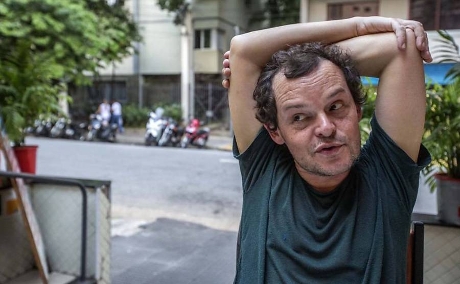 O ator Matheus Nachtergaele durante entrevista em uma lanchonete nos Jardins