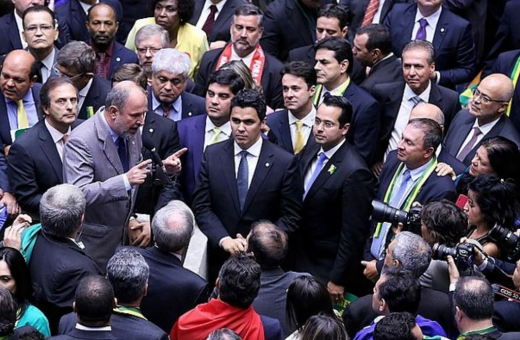 Oposicionistas vencedores também roubam muito