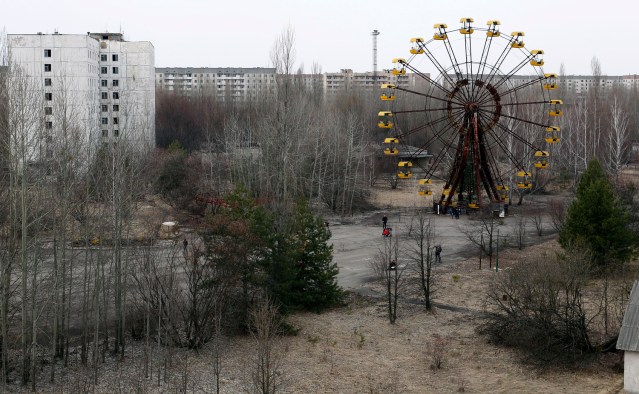 A view of the abandoned city of Prypiat, near the Chernobyl nuclear power plant March 31, 2011. Belarus, Ukraine and Russia will mark the 25th anniversary of the nuclear reactor explosion in Chernobyl, the place where the world's worst civil nuclear accident took place, on April 26.  REUTERS/Gleb Garanich  (UKRAINE - Tags: DISASTER ENERGY ANNIVERSARY ENVIRONMENT BUSINESS CITYSCAPE)