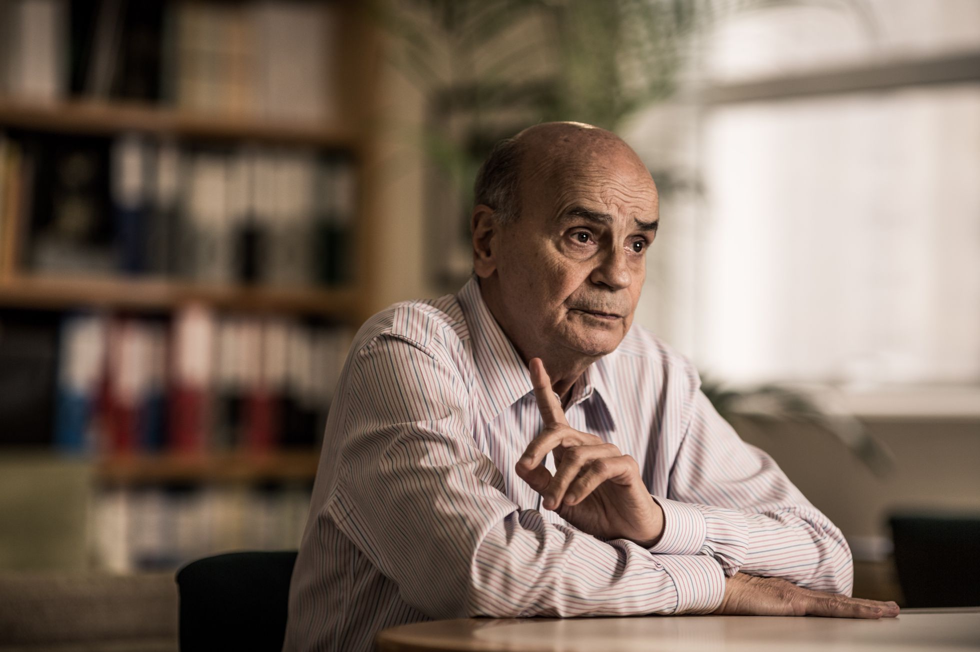 Drauzio Varella, em seu consultório em São Paulo, em março de 2016 - foto - Fernando Cavalcanti