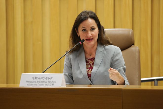 Flavia Piovesan assumirá secretaria dos Direitos Humanos, que ficará sob guarda-chuva do Ministério da Justiça.
