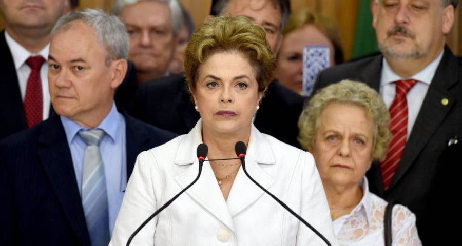 Presidenta será julgada em processo de impeachment e Michel Temer assume interinamente o Governo