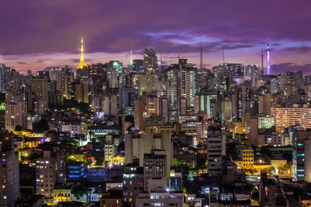 Cidade de São Paulo à noite.