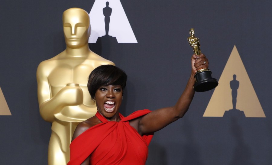 viola-davis-ganha-o-oscar-de-melhor-atriz-coadjuvante-por-um-limite-entre-nos-foto-lucas-jackson-reuters