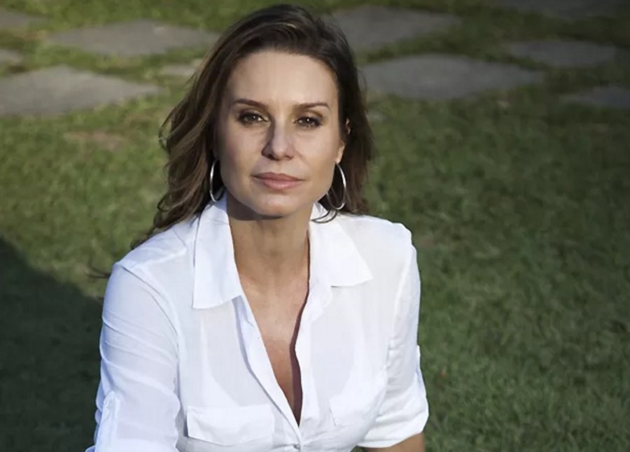 2-de-fevereiro-paula-burlamaqui-atriz-brasileira
