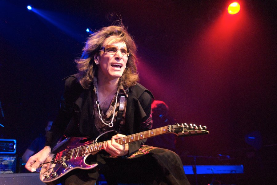 6 de junho - Steve Vai, guitarrista norte-americano