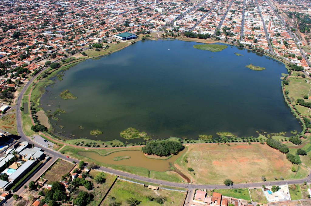 Carlos Vives Backstage at the 2015 Billboard Latin Music&nbsp;Awards