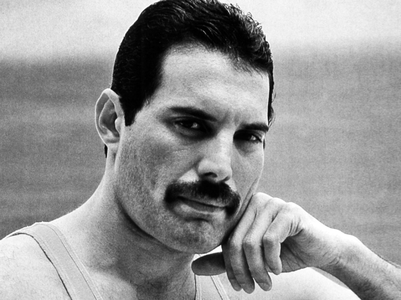 Freddie Mercury • 5 de Setembro de 1946 •&nbsp;Biografia