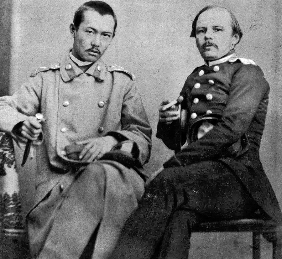 Dostoiévski com Valikhanov.