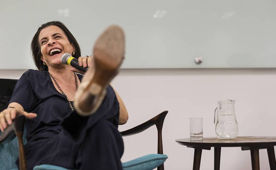 A cantora Marina Lima participa de bate-papo sobre sua vida e carreira, no Sesc da Bela Vista, peguntando