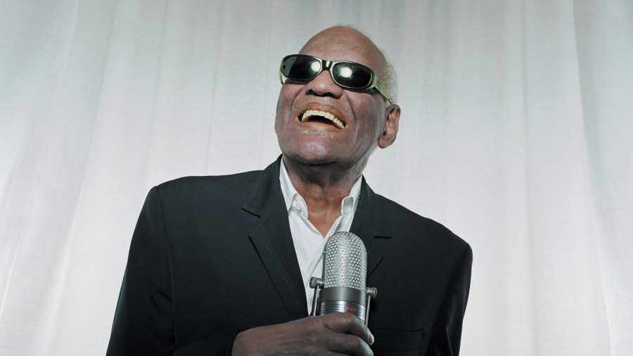 10 de junho - Ray Charles, cantor e pianista estadunidense
