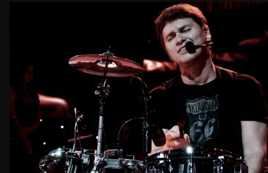 3-de-fevereiro-serginho-herval-baterista-e-cantor-brasileiro-roupa-nova