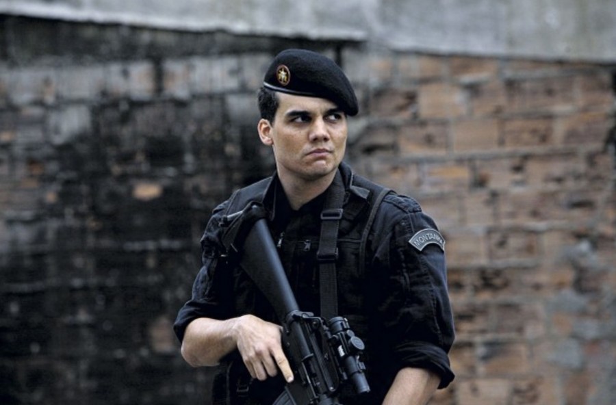 tropa-elite-wagner-moura-fuzil