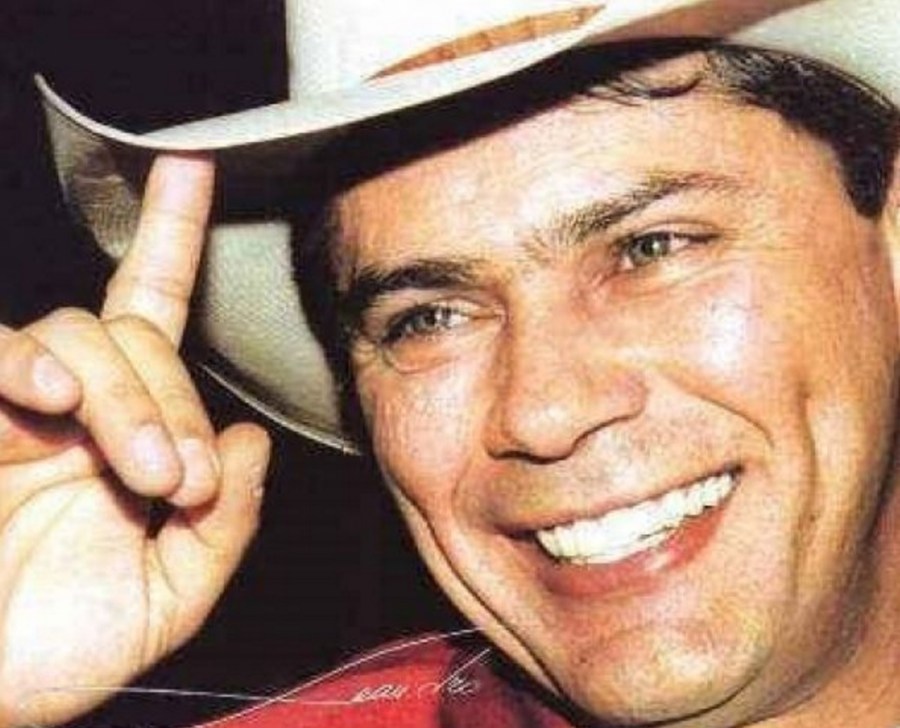 23 de junho - Leandro, cantor e compositor brasileiro