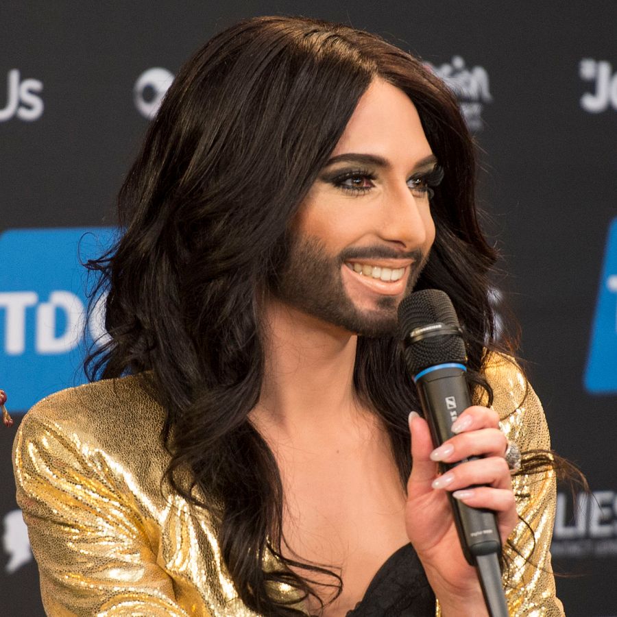 6-de-novembro-conchita-wurst-cantora-austriaca-e-transgenero