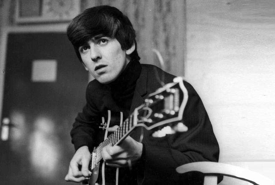 25-de-fevereiro-george-harrison-cantor-e-musico-britanico