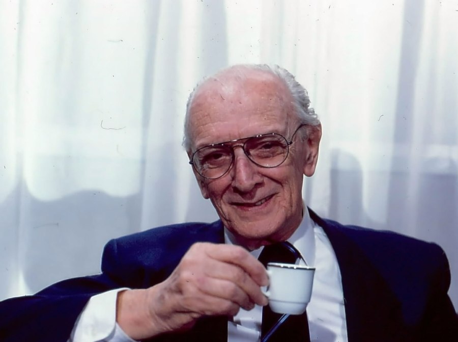 30 de maio - Mário Lago, ator, compositor e poeta brasileiro