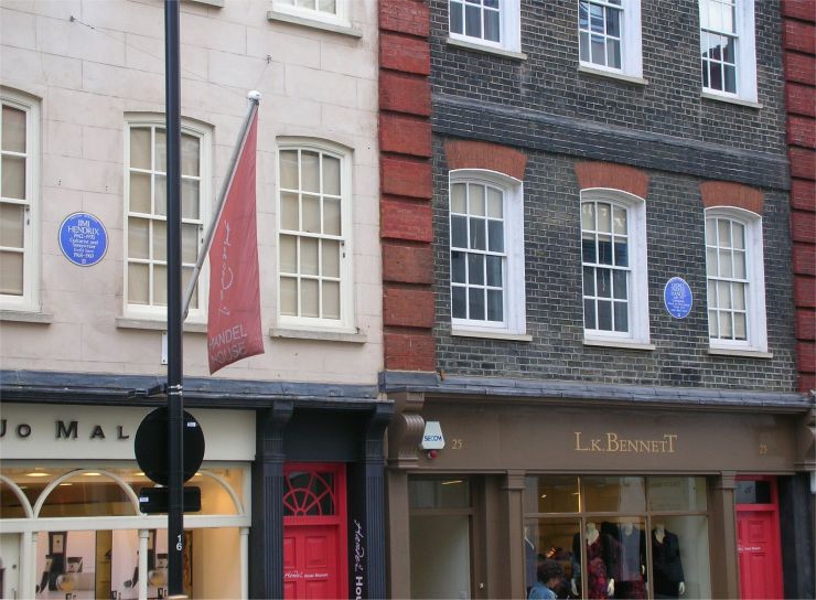 Casa de Jimi Hendrix em Londres (esquerda). À direita, a casa do compositor barroco Georg Friedrich Händel.