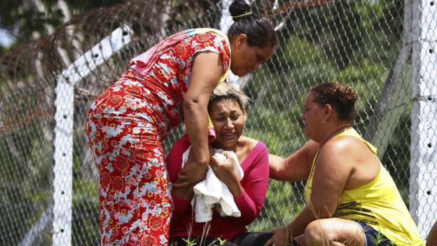 Familiares choram mortes de presos no Compaj; crueldade nos assassinatos serve para intimidar facções rivais, diz Zaluar