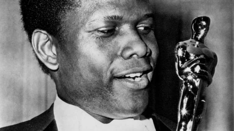 Sidney-Poitier-Wining-an-Oscar