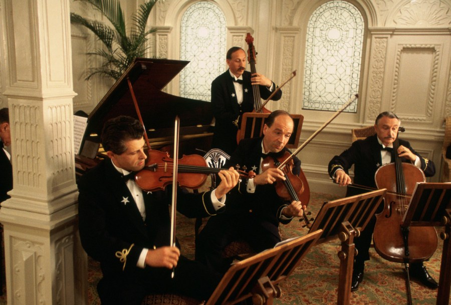 titanic-1997-leonardo-dicaprio-kate-winslet-89