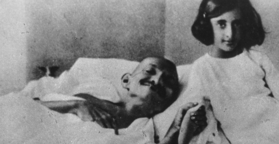gandhi_and_indira_1924-p