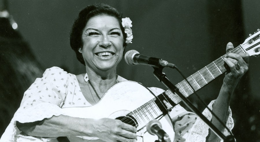 4-de-marco-inezita-barroso-cantora-e-apresentadora-brasileira