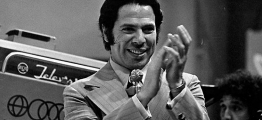 12-de-dezembro-silvio-santos-apresentador-e-empresario-brasileiro-jovem
