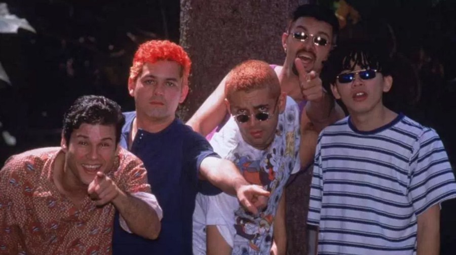 2-de-marco-os-integrantes-da-banda-de-rock-brasileira-mamonas-assassinas-dinho-bento-hinoto-samuel-reoli-sergio-reoli-e-julio-rasec