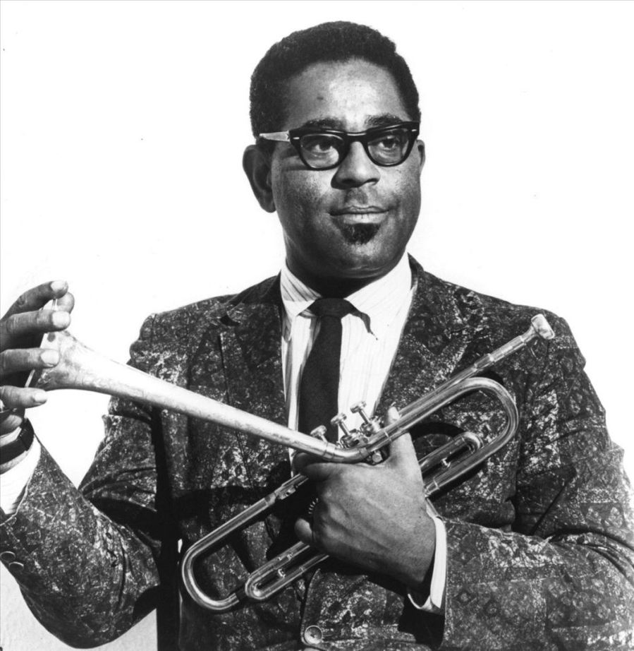 6-de-janeiro-dizzy-gillespie-trompetista-cantor-e-compositor-norte-americano