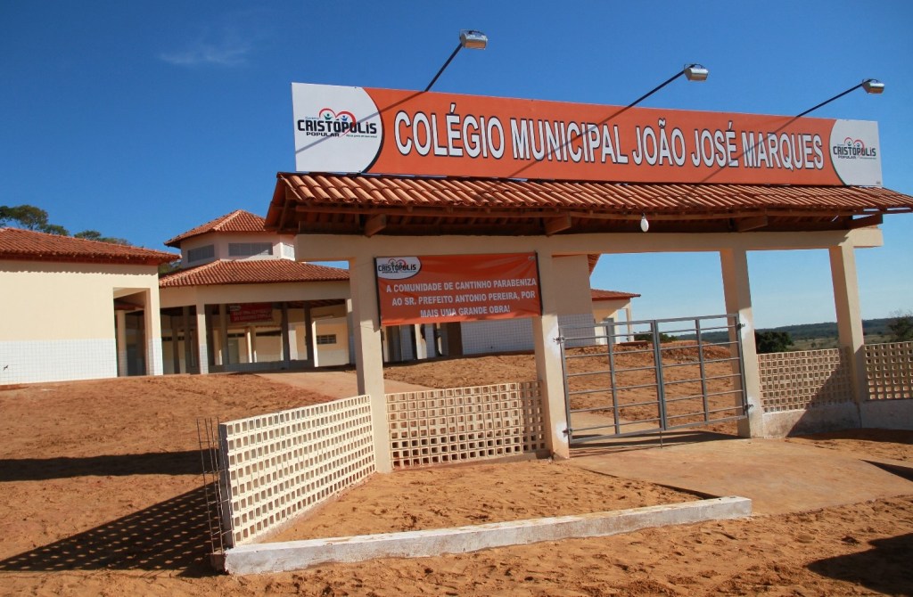 “Samba de Orly”  – Vinicius de Moraes,Tom Jobim,Toquinho, Miucha –&nbsp;1978