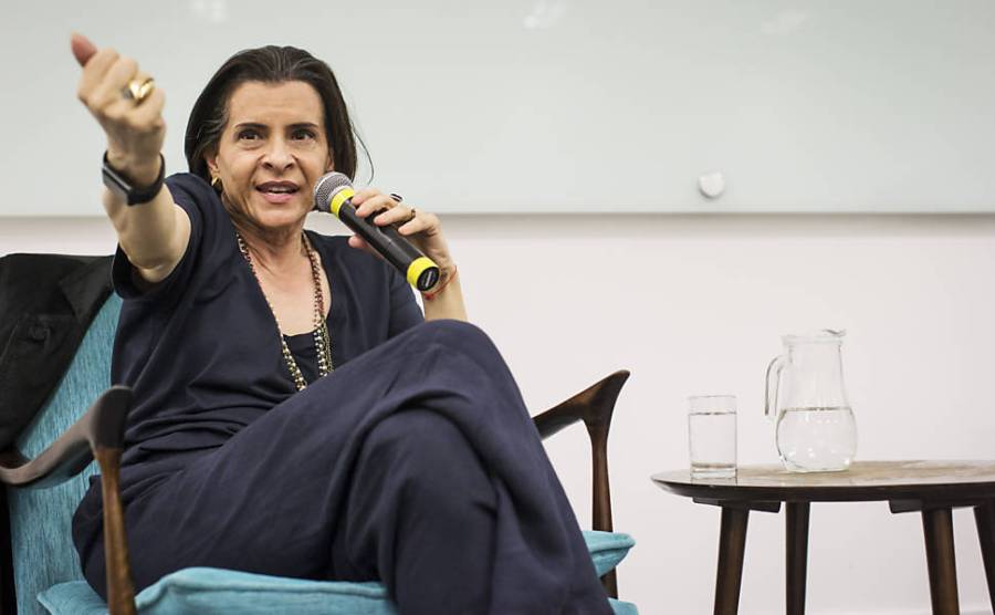 A cantora Marina Lima participa de bate-papo sobre sua vida e carreira, no Sesc da Bela Vista, peguntando