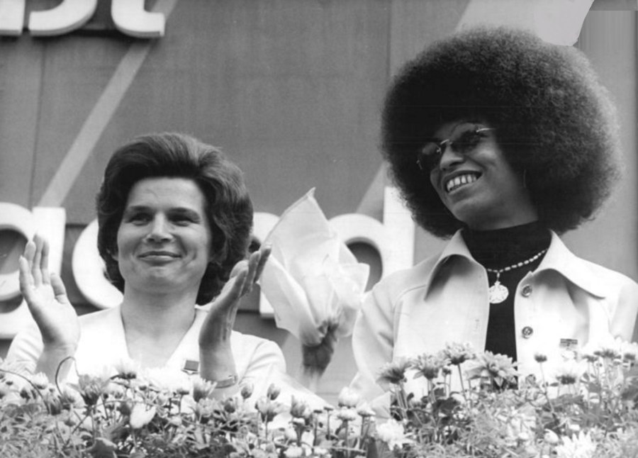 DUAS MULHERES INCRÍVEIS - Valentina Tereshkova, cosmonauta soviética e a ativista afro-americana, Angela Davis.