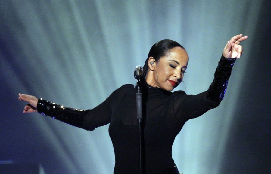 16-de-janeiro-sade-adu-cantora-e-compositora-anglo-nigeriana