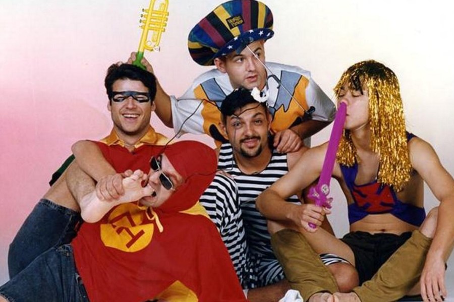 2-de-marco-os-integrantes-da-banda-de-rock-brasileira-mamonas-assassinas-dinho-bento-hinoto-samuel-reoli-sergio-reoli-julio-rasec