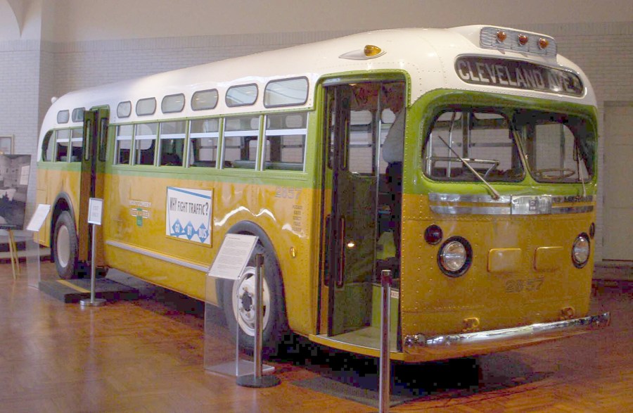 O ônibus de Montgomery em que Rosa Parks recusou-se a ceder seu lugar a uma pessoa branca.