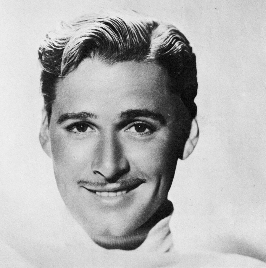 20 de junho - Errol Flynn, ator australiano