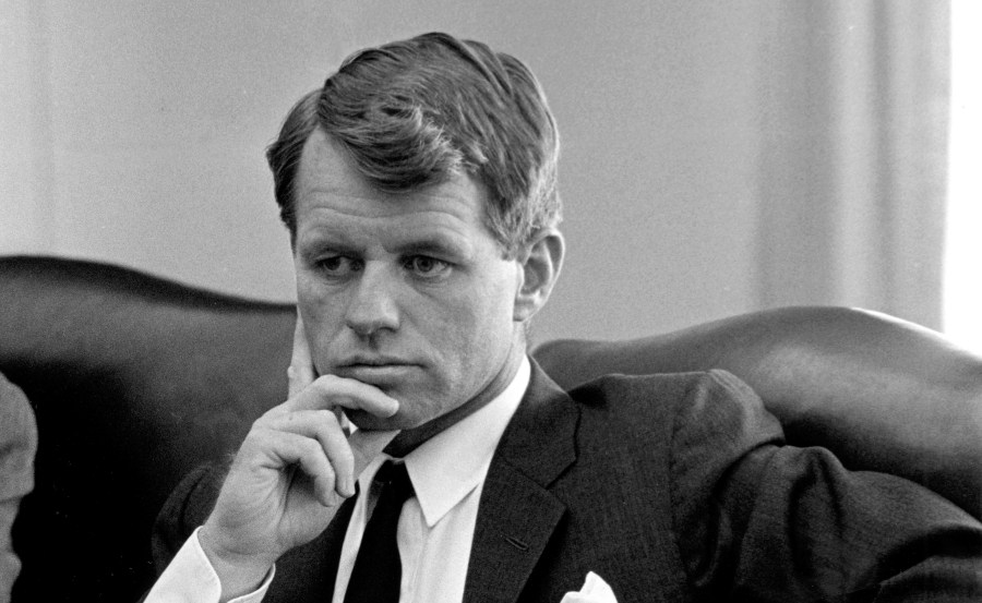 6 de junho - Robert Kennedy, político norte-americano