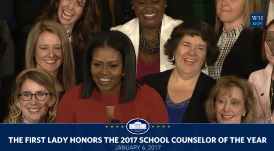 discurso-emocionado-e-verdadeiro-no-adeus-de-michelle-obama