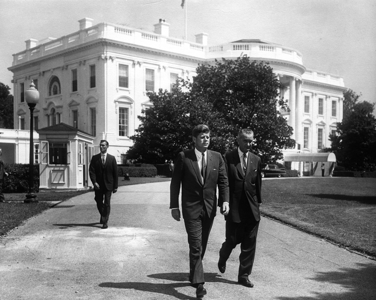 O presidente Kennedy e seu vice, Lyndon Johnson, em agosto de 1961.