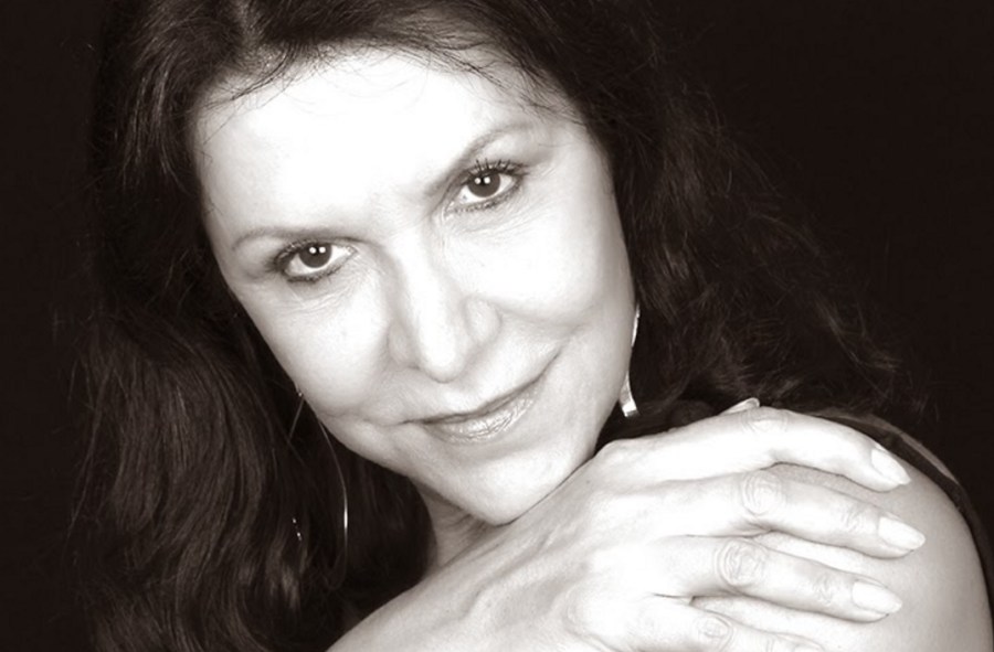 4 de junho - Ítala Nandi, atriz brasileria